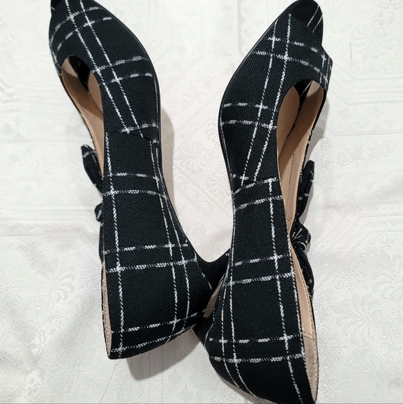 Isaac Mizrahi Serena Black and White Open-Toe Heels Size 6.5 M - Picture 5 of 8
